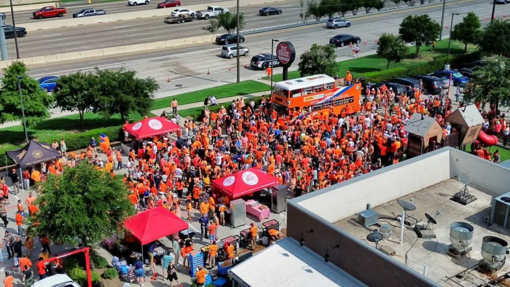 Hat Creek Oranje Bus Party